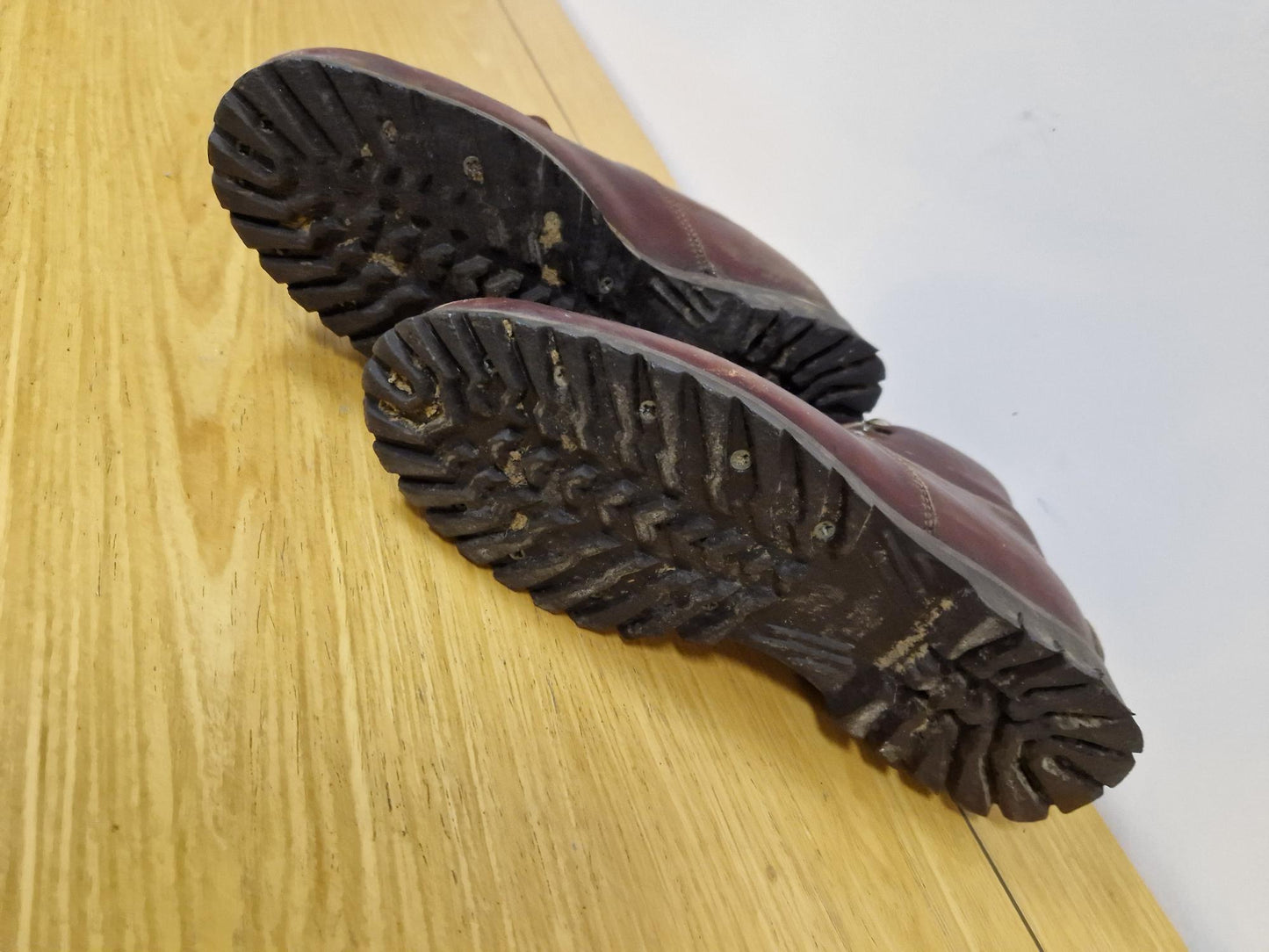 Helvellyn Ladies Walking Boots in Burgundy - Size 6