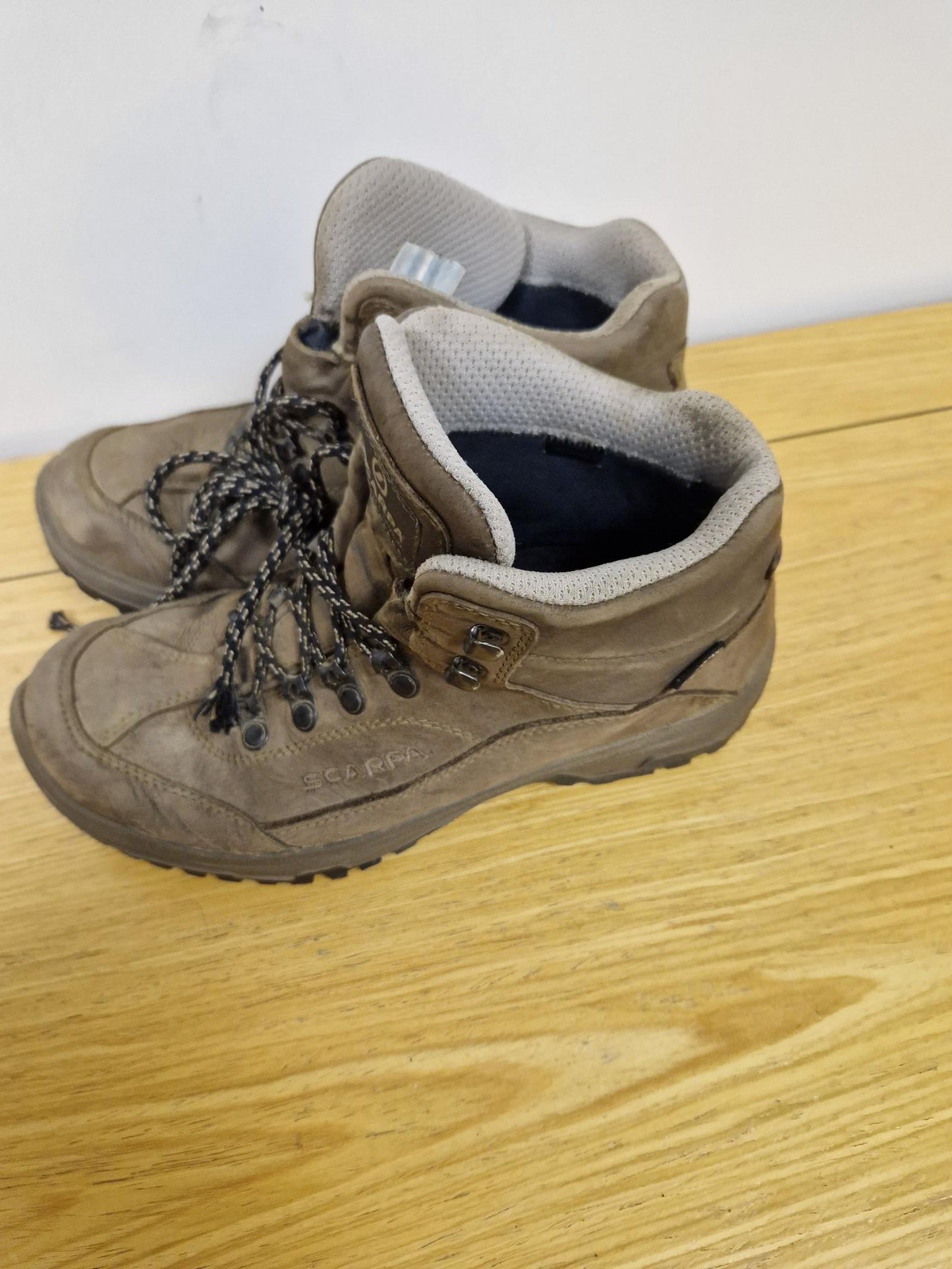 Scarpa Ladies Walking Boots in Light Brown - Size 5