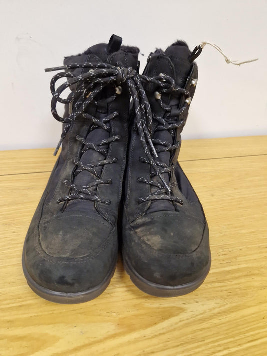 Ecco Ladies Walking boots in Black - Size 6