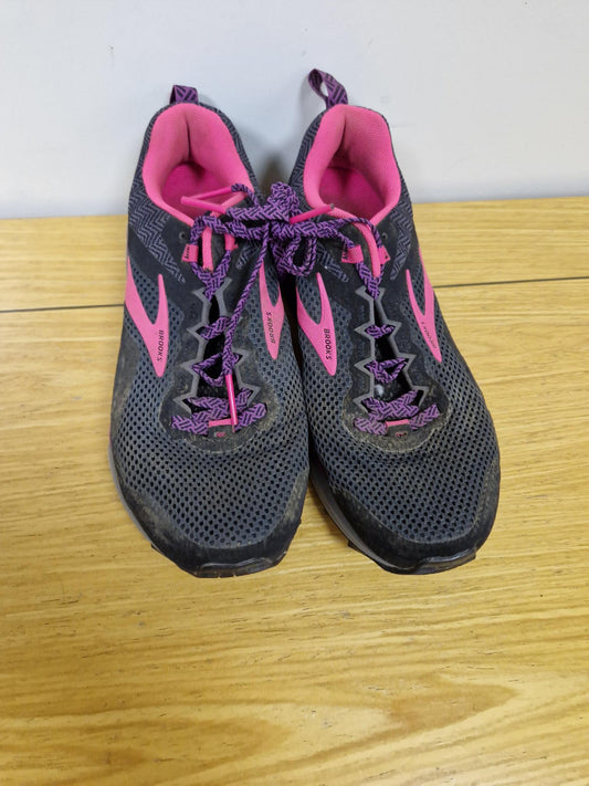 Brooks Ladies Trainers in Black & Pink - Size 5